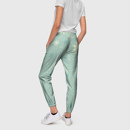 Женские брюки Снежинки и звезды на матно зеленем / 3D-принт – фото 4