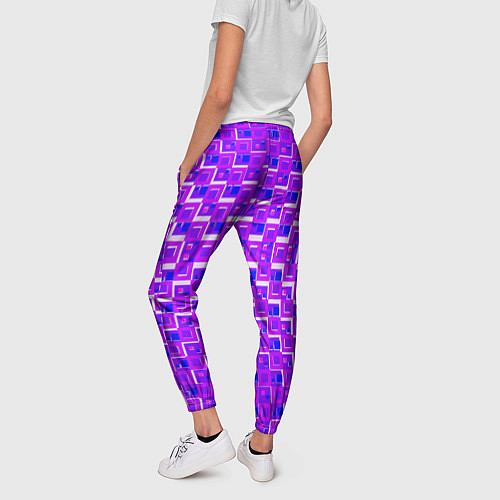 Женские брюки Фиолетовые квадраты на белом фоне / 3D-принт – фото 4