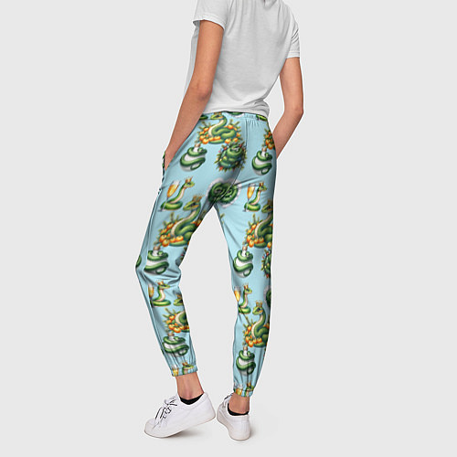 Женские брюки Паттерн зелёные новогодние змейки / 3D-принт – фото 4
