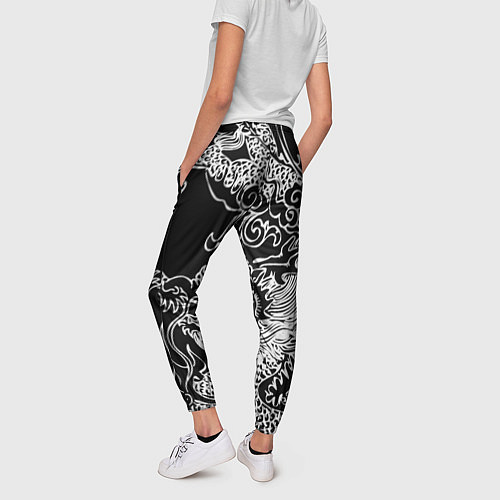 Женские брюки Белый дракон на черном / 3D-принт – фото 4