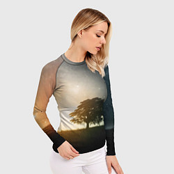 Рашгард женский Раскидистое дерево на фоне звёздного неба, цвет: 3D-принт — фото 2