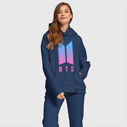 Женский костюм оверсайз BTS: Neon V, цвет: тёмно-синий — фото 2