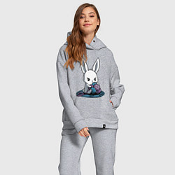 Женский костюм оверсайз Зайчонок обнял клубки The bunny hugged the balls, цвет: меланж — фото 2