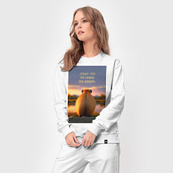 Костюм хлопковый женский Капибара на берегу реки: страх это не повод не дел, цвет: белый — фото 2