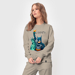 Костюм хлопковый женский Batman and statue of Liberty - ai art fantasy, цвет: миндальный — фото 2