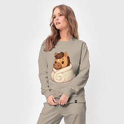 Костюм хлопковый женский Лошадка укутанная в плед, цвет: миндальный — фото 2