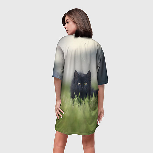 Женская длинная футболка Черный кот на лугу / 3D-принт – фото 4