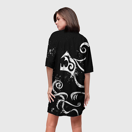 Женская длинная футболка ТАТУИРОВКА ДРАКЕНА WHITE AND BLACK / 3D-принт – фото 4