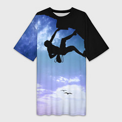Женская длинная футболка Скалолаз на фоне синего неба