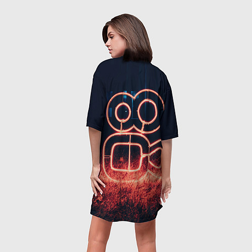 Женская длинная футболка Неоновая камера во тьме / 3D-принт – фото 4