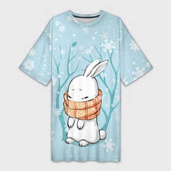 Женская длинная футболка Кролик в снеженом лесу