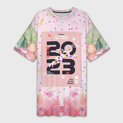 Женская длинная футболка 2023 - цветочный фон