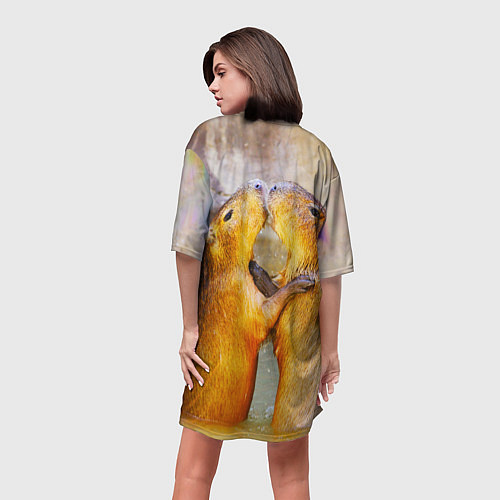 Женская длинная футболка Влюблённые капибары / 3D-принт – фото 4