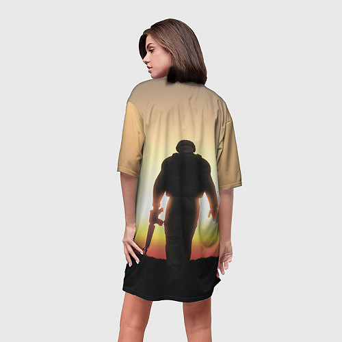 Женская длинная футболка Солдат на закате / 3D-принт – фото 4
