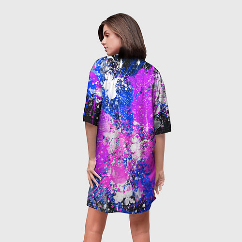 Женская длинная футболка Разбрызганная фиолетовая краска - темный фон / 3D-принт – фото 4