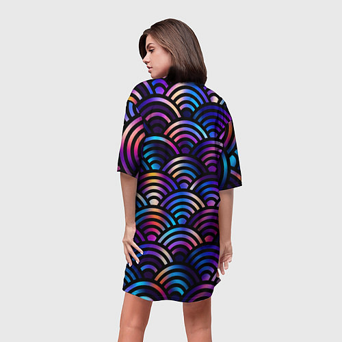 Женская длинная футболка Разноцветные волны-чешуйки / 3D-принт – фото 4