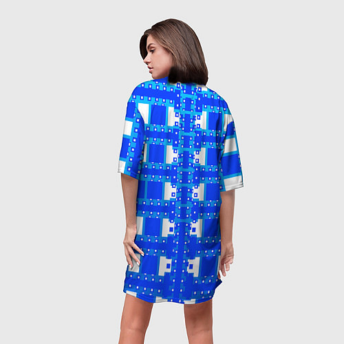 Женская длинная футболка Синие и белые квадраты / 3D-принт – фото 4