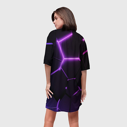 Женская длинная футболка Темные фиолетовые неоновые плиты в разломе / 3D-принт – фото 4