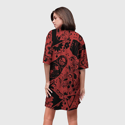 Женская длинная футболка Матрёшка с черепом на фоне славянских узоров и бал / 3D-принт – фото 4