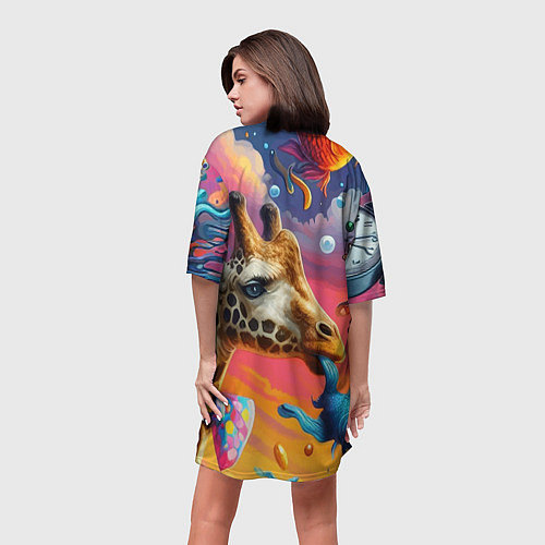 Женская длинная футболка Жираф в бабочке держит во рту рыбу - сюрреализм / 3D-принт – фото 4
