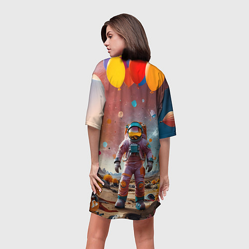 Женская длинная футболка Праздничный космонавт / 3D-принт – фото 4