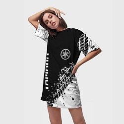 Футболка женская длинная Yamaha - следы от шин, цвет: 3D-принт — фото 2