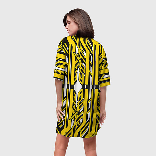 Женская длинная футболка Чёрно-жёлтые техно полосы на белом фоне / 3D-принт – фото 4