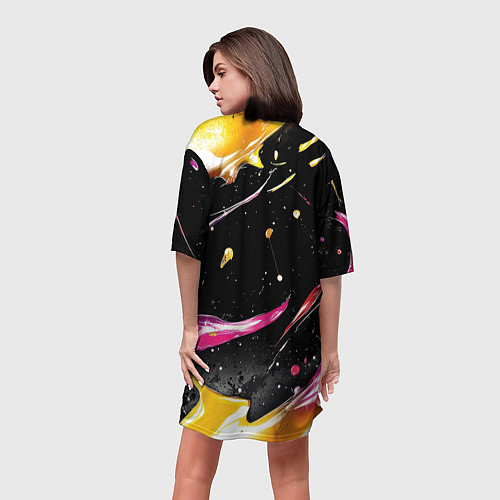 Женская длинная футболка Мазки краски на черном / 3D-принт – фото 4