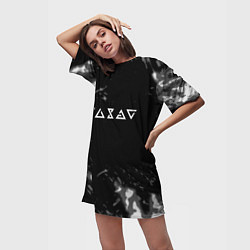 Футболка женская длинная Ведьмак лого серые краски, цвет: 3D-принт — фото 2