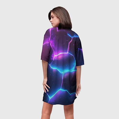 Женская длинная футболка Синие и фиолетовые молнии в разломе / 3D-принт – фото 4