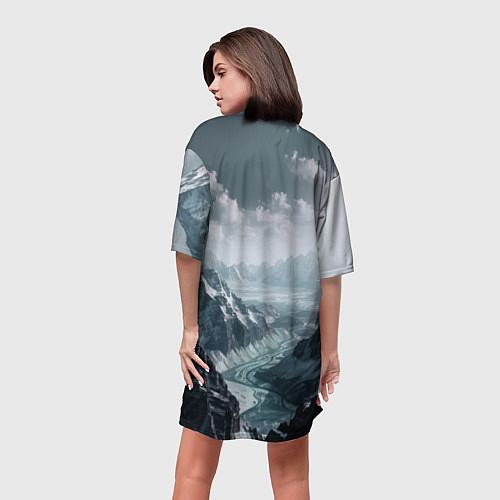 Женская длинная футболка Река горный пейзаж дымчатый синий / 3D-принт – фото 4