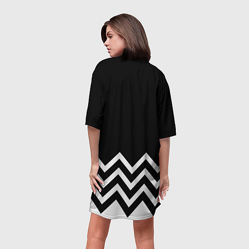 Женская длинная футболка Liverpool чернобелые линии / 3D-принт – фото 4