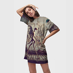 Футболка женская длинная Пришелец идёт вдоль стены с рваными афишами, цвет: 3D-принт — фото 2