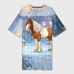 Женская длинная футболка Новогодняя лошадка в лесу