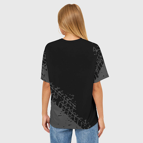 Женская футболка оверсайз Suzuki Speed на темном фоне со следами шин / 3D-принт – фото 4