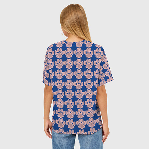 Женская футболка оверсайз След собаки на синем фоне / 3D-принт – фото 4