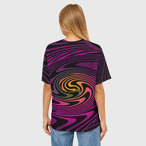 Женская футболка оверсайз Бордово черный абстрактный узор спираль / 3D-принт – фото 4