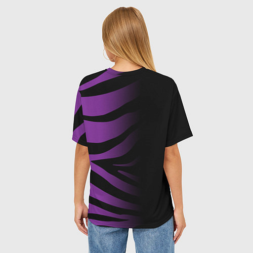 Женская футболка оверсайз Фиолетовый с черными полосками зебры / 3D-принт – фото 4
