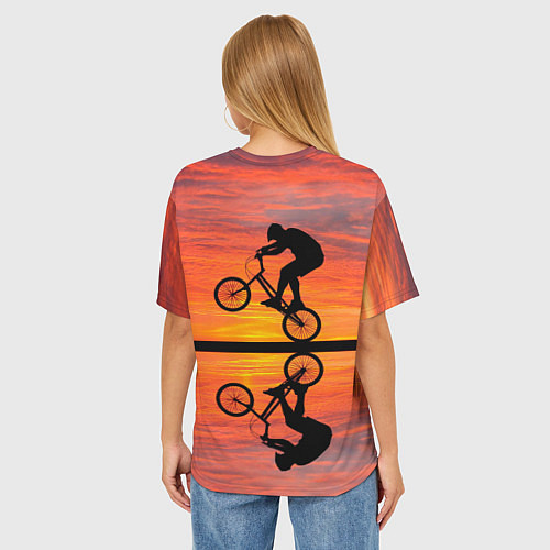Женская футболка оверсайз Велосипедист в отражении / 3D-принт – фото 4