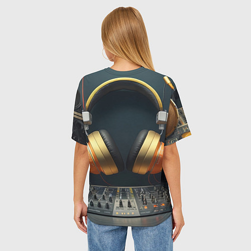 Женская футболка оверсайз Золотые наушники / 3D-принт – фото 4