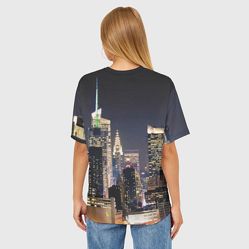 Женская футболка оверсайз Котяра в стиле киберпанк на фоне ночного города / 3D-принт – фото 4