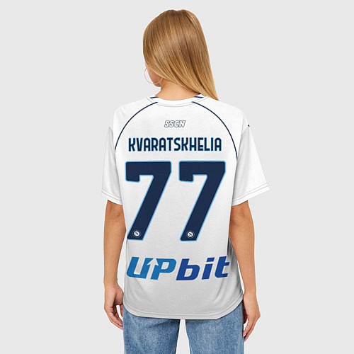 Женская футболка оверсайз Хвича Кварацхелия Наполи форма 2324 гостевая / 3D-принт – фото 4