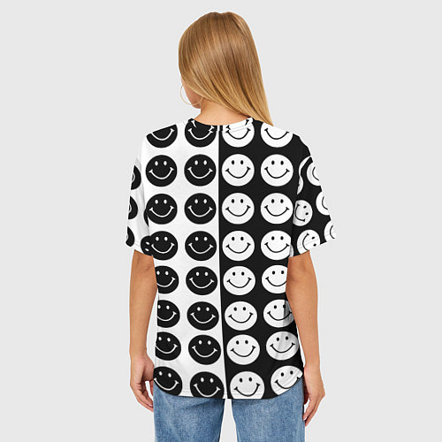 Женская футболка оверсайз Smiley black and white / 3D-принт – фото 4