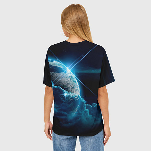 Женская футболка оверсайз Космос и сияющая планета / 3D-принт – фото 4