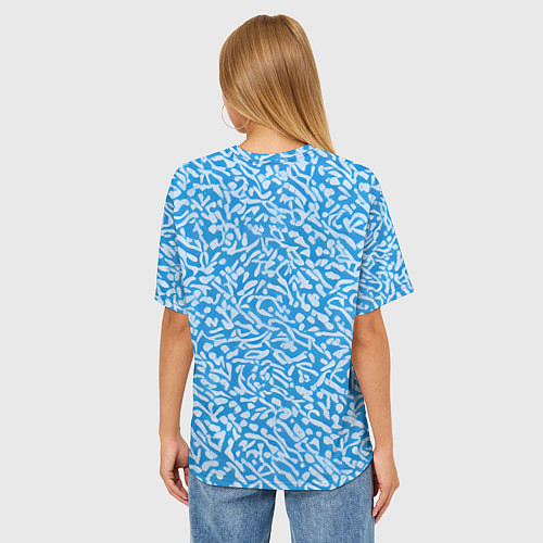 Женская футболка оверсайз Белые узоры на синем фоне / 3D-принт – фото 4