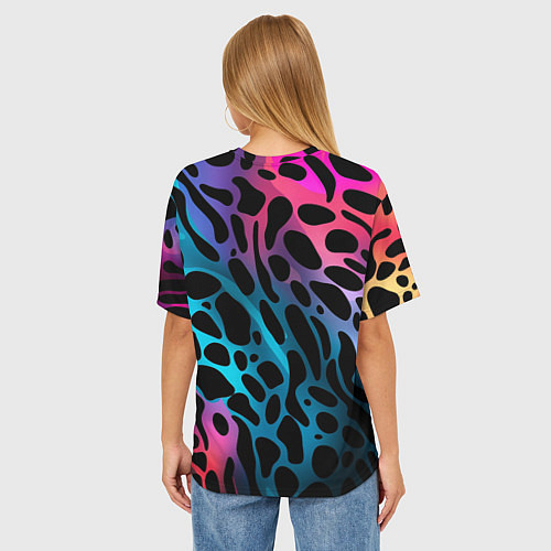 Женская футболка оверсайз Черные пятна на разноцветном фоне / 3D-принт – фото 4