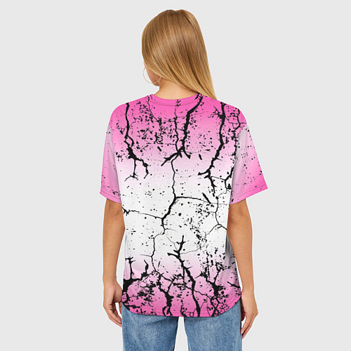 Женская футболка оверсайз Текстура чёрных трещин на розовом переливе / 3D-принт – фото 4
