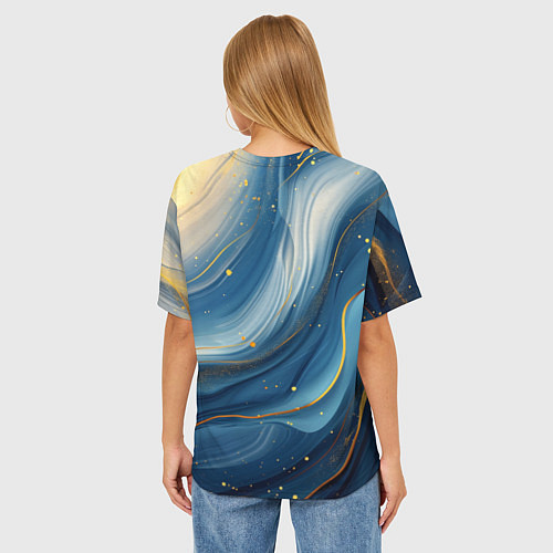Женская футболка оверсайз Золотая волнистая текстура на синей ткани / 3D-принт – фото 4