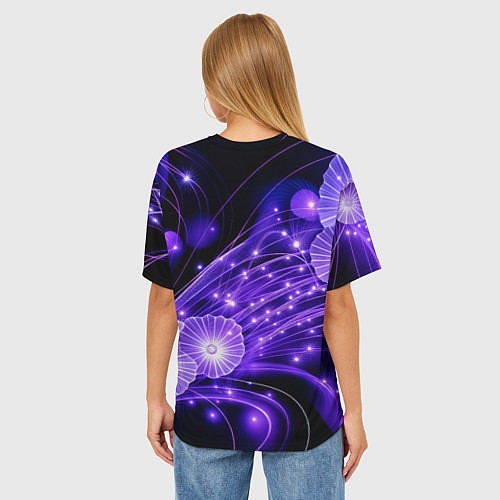 Женская футболка оверсайз Силуэты цветов на темном фоне - фиолетовое свечени / 3D-принт – фото 4