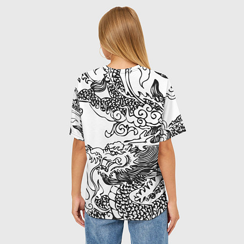 Женская футболка оверсайз Татуировка дракона на белом / 3D-принт – фото 4